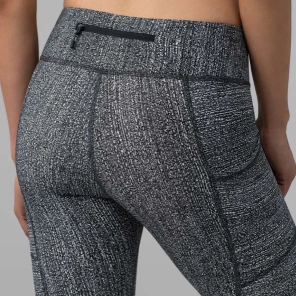 LULULEMON NWT 2 XS Tight Stuff Leggings Pants Fitness Gym workout yoga Pilates - Picture 2 of 12
